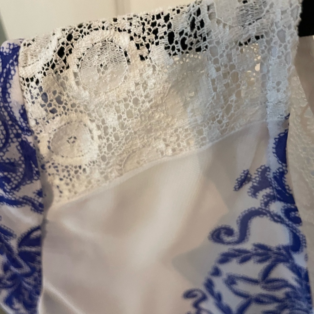 FIGUEROA & FLOWER XL Blue and White Boho Blouse with Relaxed Fit - Picture 5 of 9